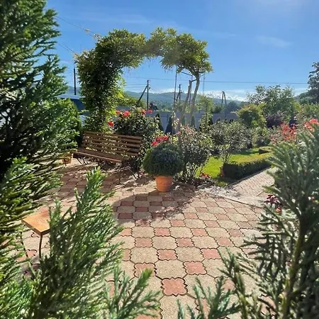 квітковий двір منزل ريفي *