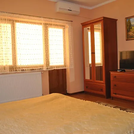 Country house квітковий двір