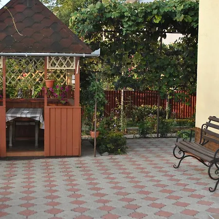 квітковий двір Country house