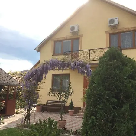 квітковий двір منزل ريفي