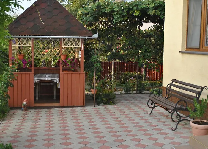 квітковий двір Country house