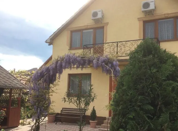 квітковий двір Country house