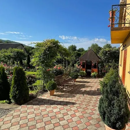 квітковий двір Golubinoye